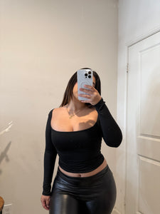 Scoop neck long sleeve top (black) ) 0041